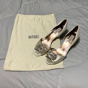 Badgley Mischka heels silver satin size 8.5